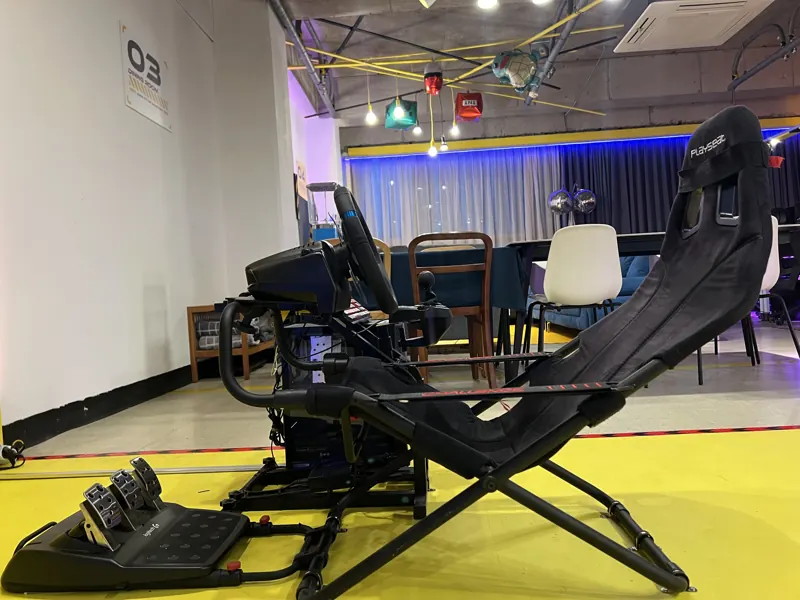 겜틴 PLAYSEAT 레이싱 의자와 레이싱 휠, 페달 세트